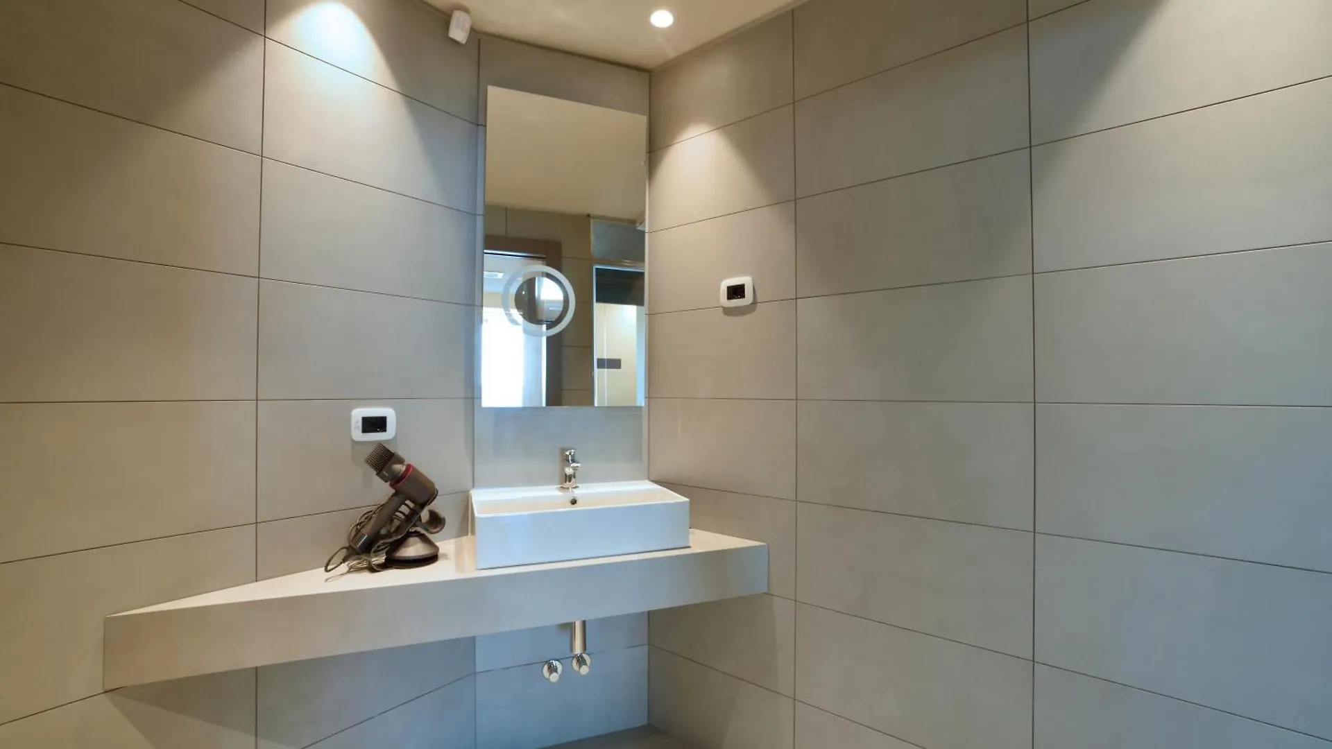 Hotel Le Roi فاراتسي 3*,