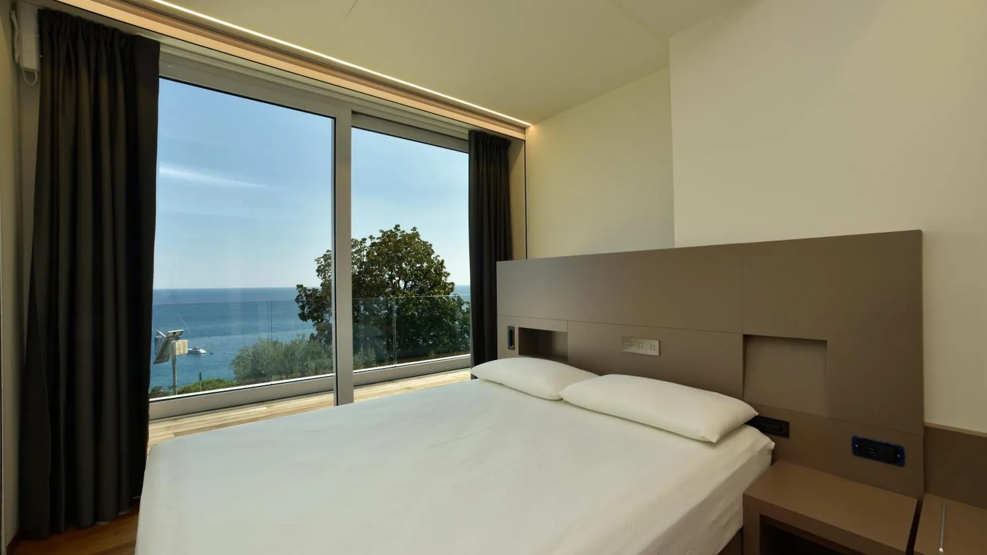 Hotel Le Roi location
